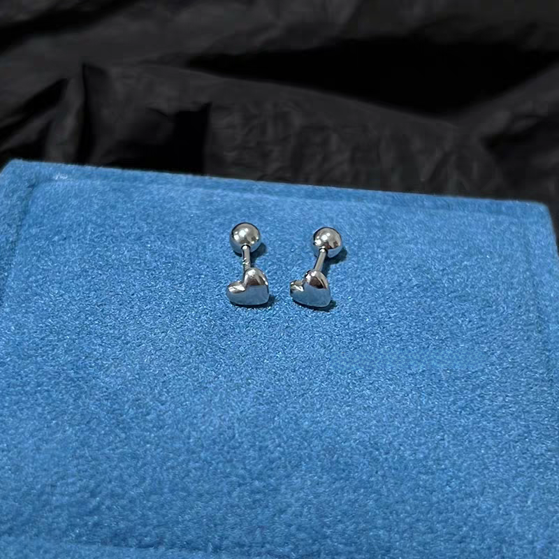 🌟 3D Heart Cartilage Stud: Sleep-Safe & Mini Screw-Back Design ✨