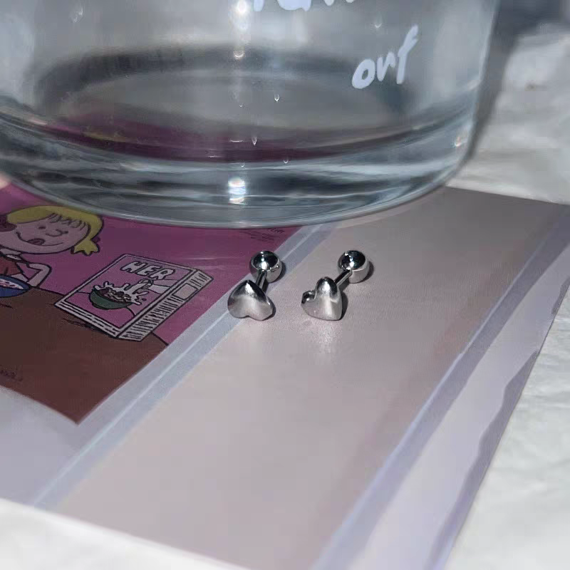 🌟 3D Heart Cartilage Stud: Sleep-Safe & Mini Screw-Back Design ✨