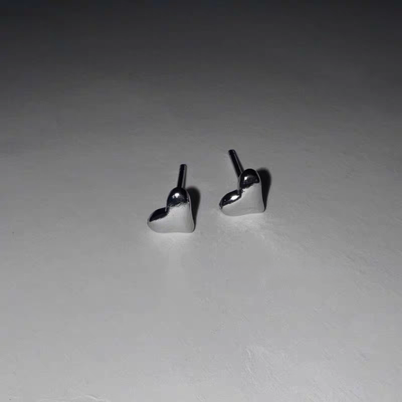 🌟 3D Heart Cartilage Stud: Sleep-Safe & Mini Screw-Back Design ✨